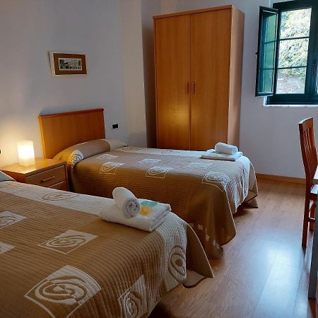 Hospederia Externa Del Monasterio Hotel Samos Exterior foto