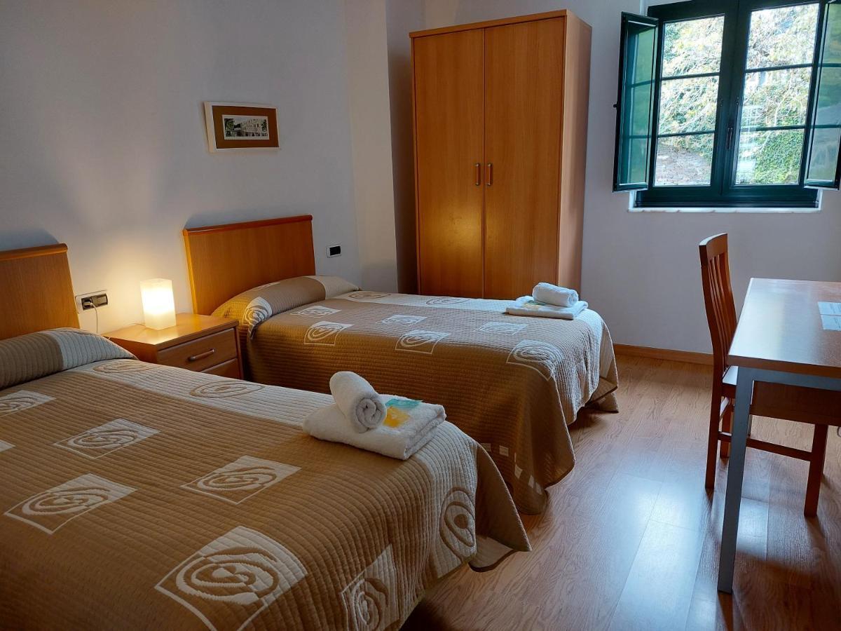 Hospederia Externa Del Monasterio Hotel Samos Exterior foto